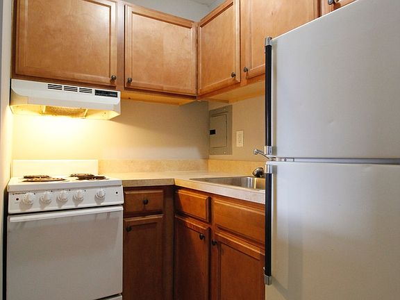 2nd image of 714 White Horse Pike APT 06A