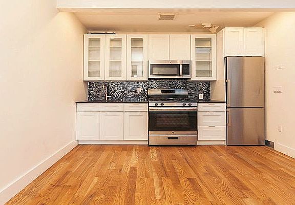 3rd image of 917 Broadway #3
