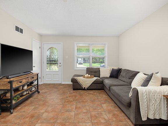 5th image of 7038 Saddlebrook Dr