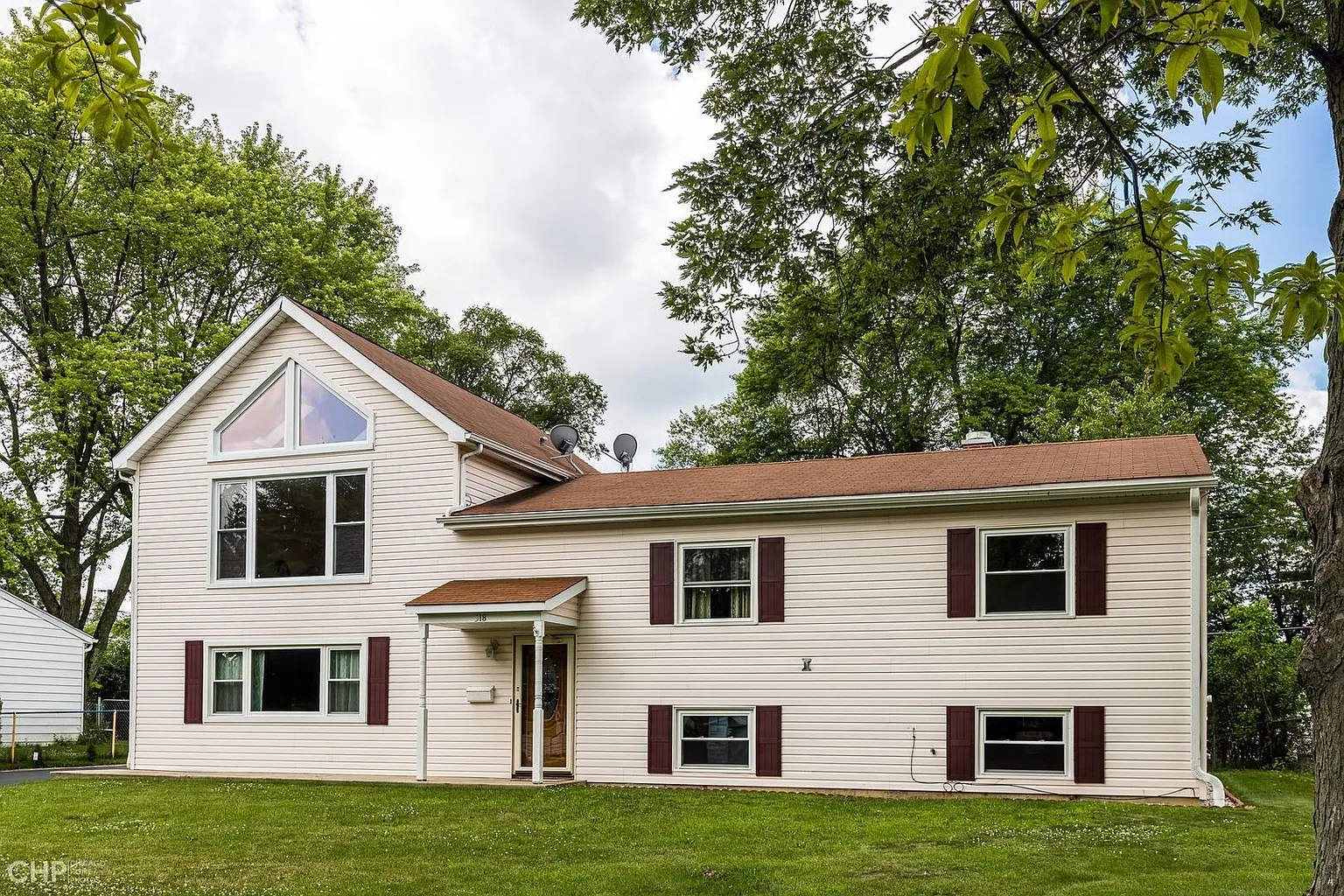 318 Greenbrier Ln photo 1