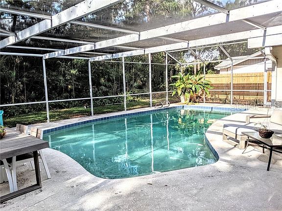 5th image of 301 N Sweetwater Blvd