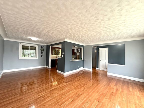 5th image of 585 Mohawk Rd E