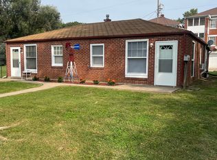 2411 El Tivoli Dr, Saint Joseph, MO 64507