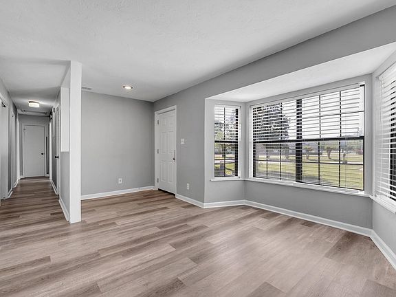 5th image of 27 Sierra Rd