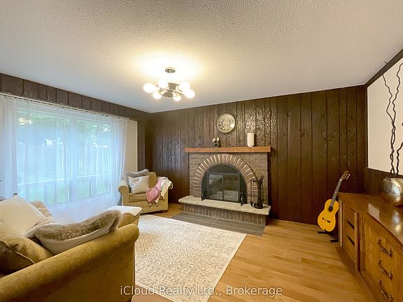 3rd image of 73 Wright Cres
