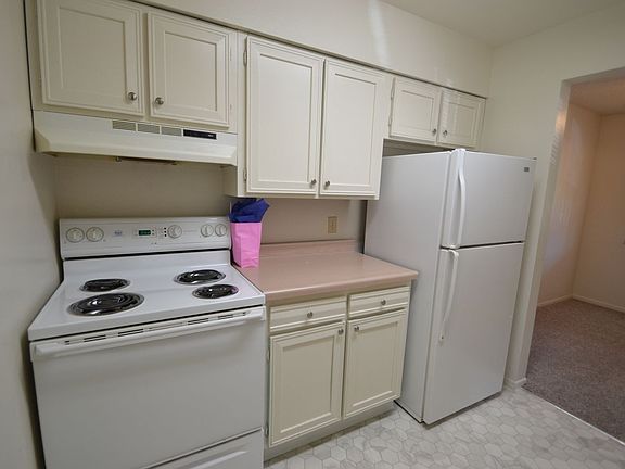 5th image of 132 El Paso Blvd APT H