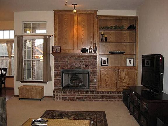 2nd image of 1801 Fairmont Ln