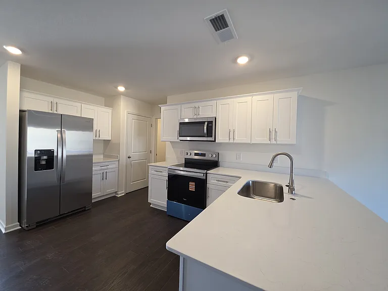 1166 Aspen Ter — Photo 2