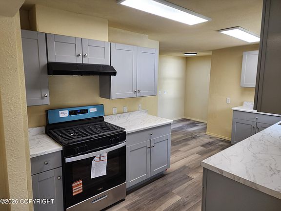 3rd image of 835 Nelchina St