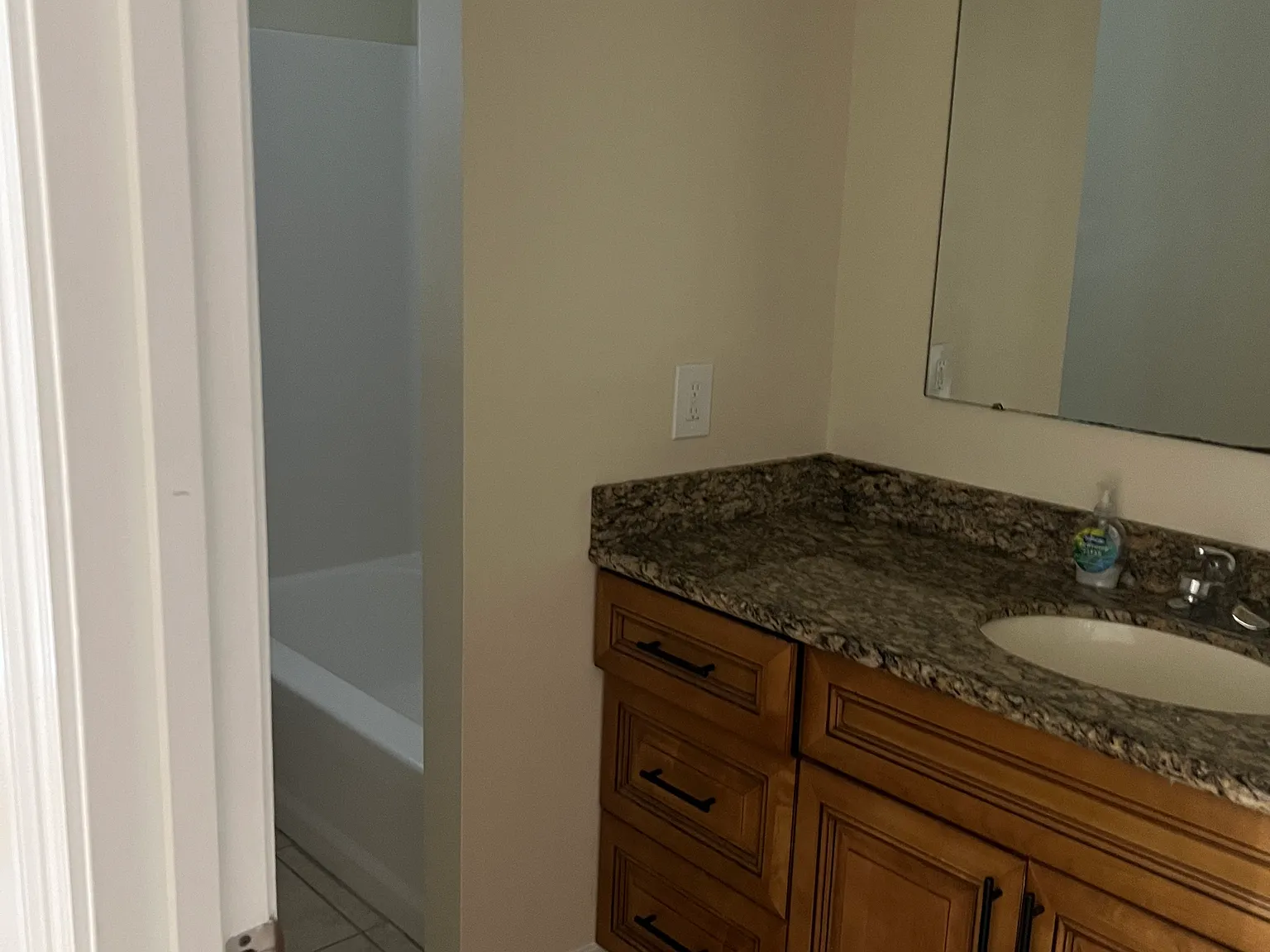 3 bed, 1257 sqft, $2,000 — Photo 3