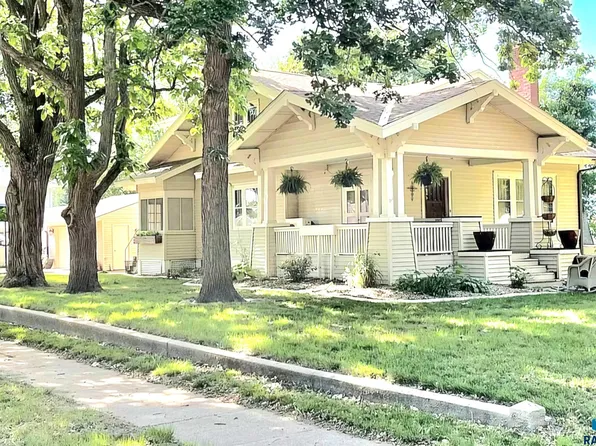 301 North St, Viborg, SD 57070