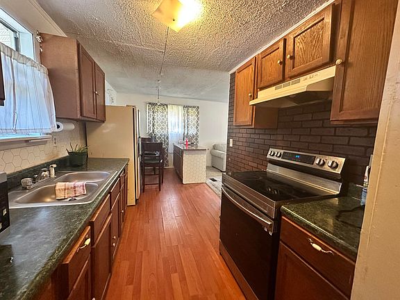 4th image of 150 Davis St