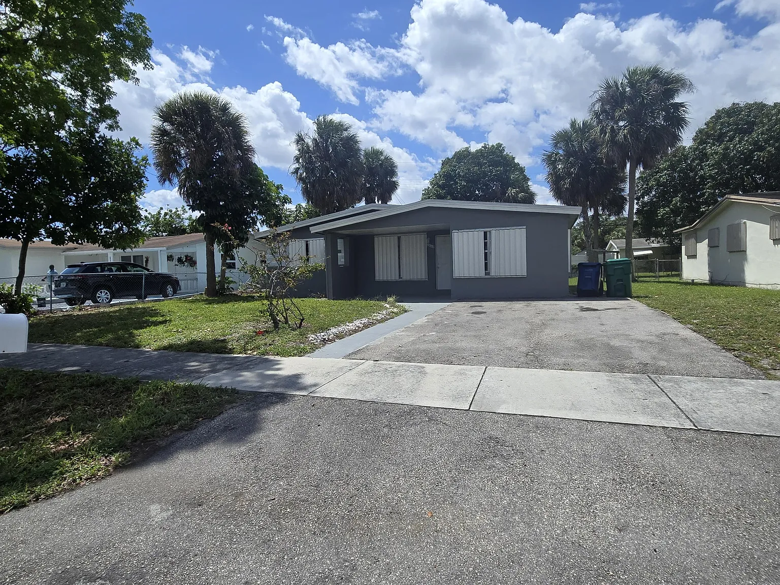 3 bed, 1.0 bath, 1241 sqft, $2,550 — Photo 2
