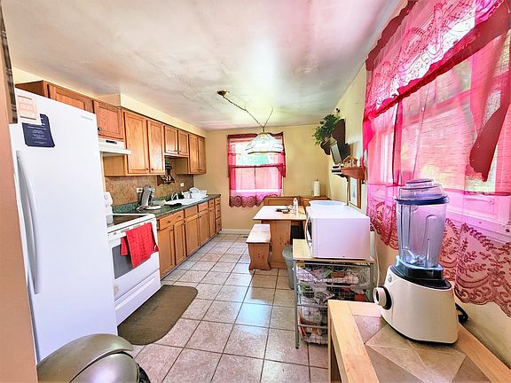 3rd image of 386 Tee Ln