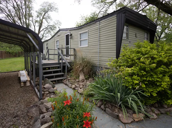 425 Clinton St, Mendon, MI 49072