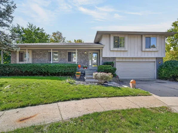 7024 Sheridan Cir, Urbandale, IA 50322