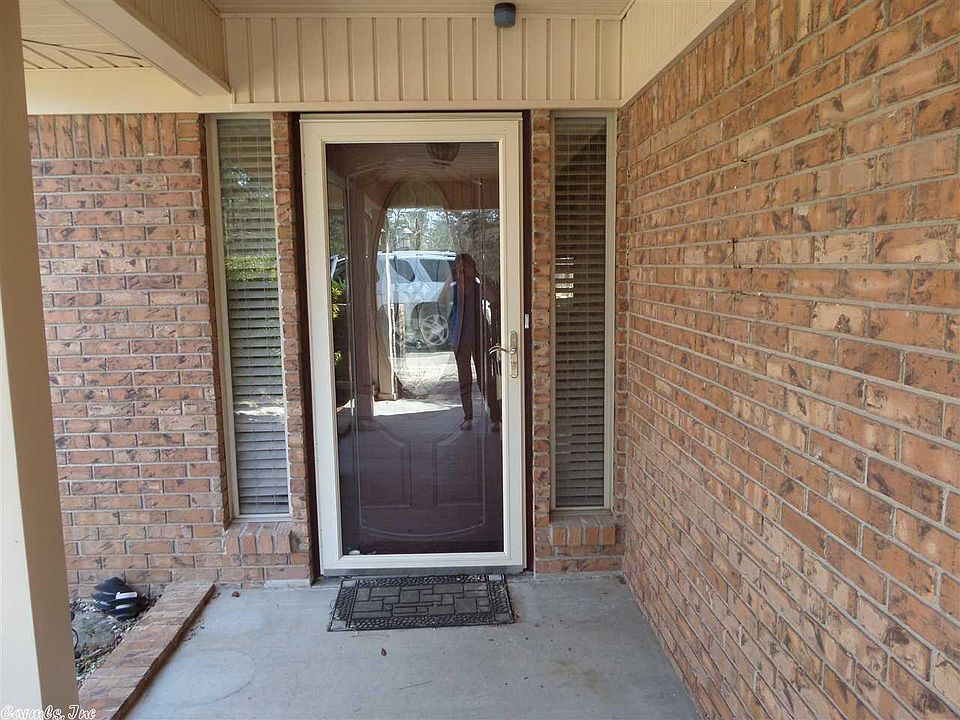 1st image of 7401 N Pinewood Dr
