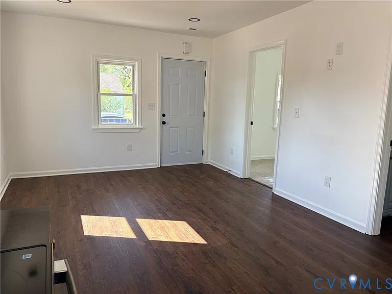 1401 Hanover St — Photo 3
