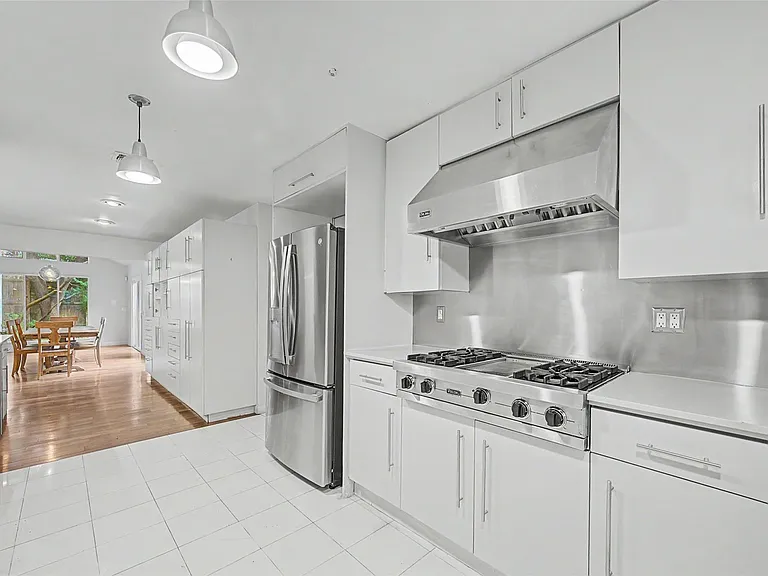 2723 Nottingham St — Photo 18