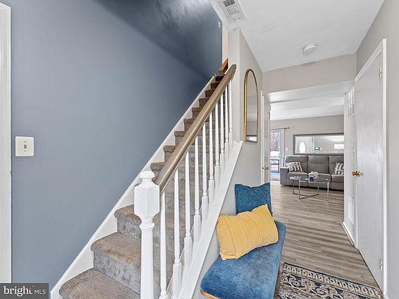 3rd image of 3 Hewitt Ln