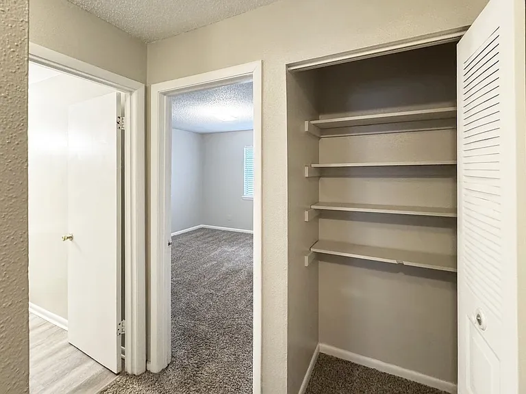 Ridge Apartments — Photo 19