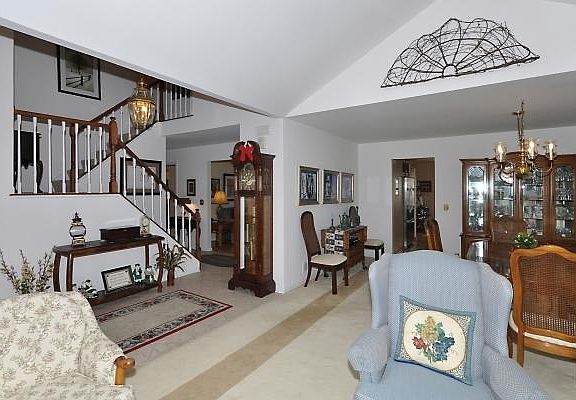 3rd image of 455 Williamsburg Ln