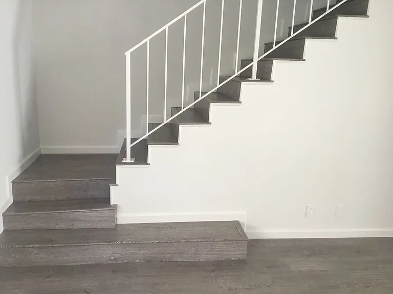 COMPLETELY REMODELED TOWNHOUSE FOR RENT — Photo 10