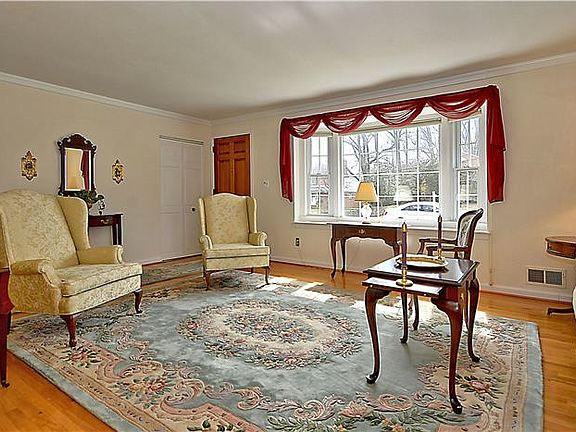 4th image of 8618 Braeburn Dr
