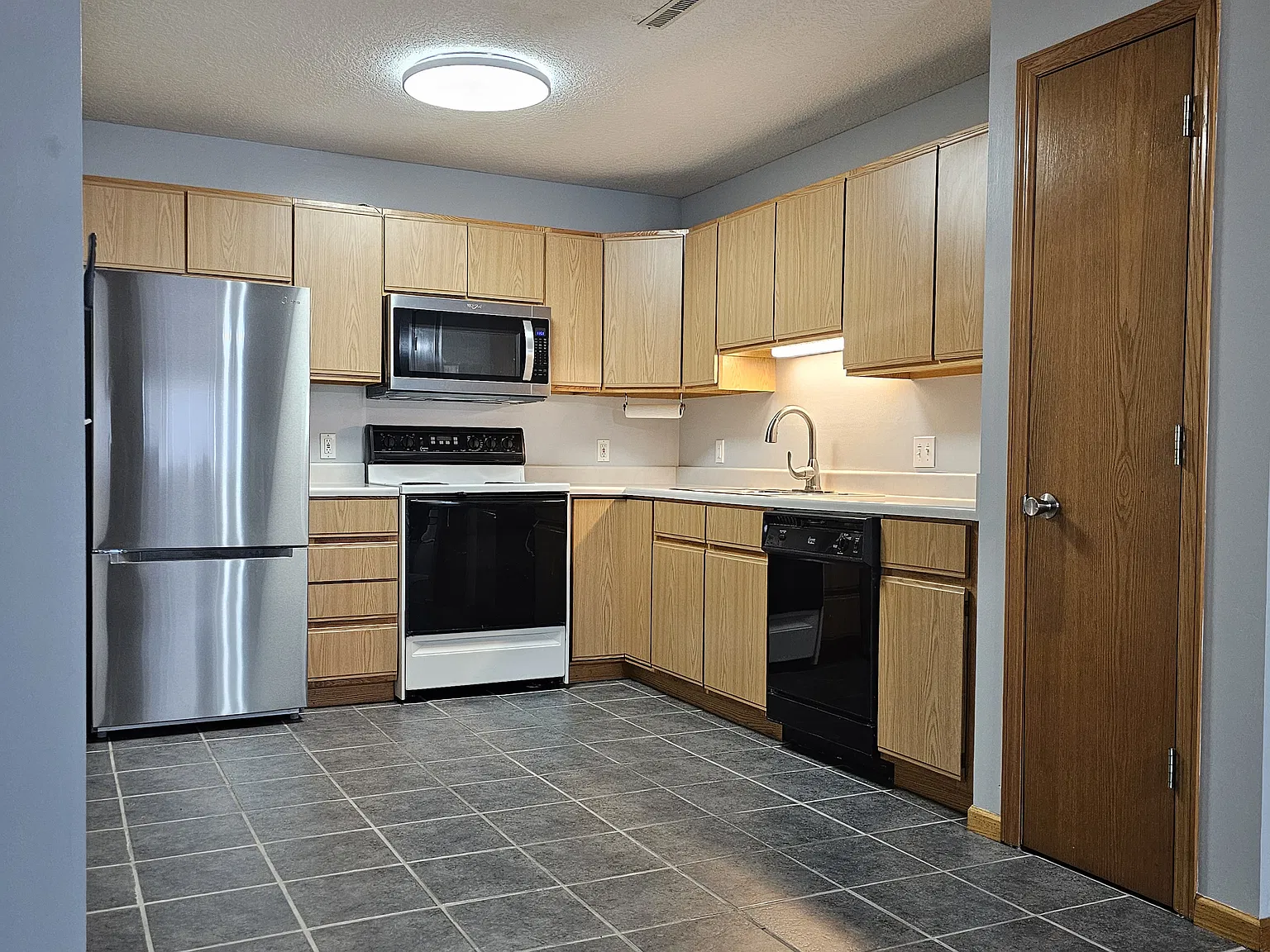 3470 Parkwild Dr — Photo 2