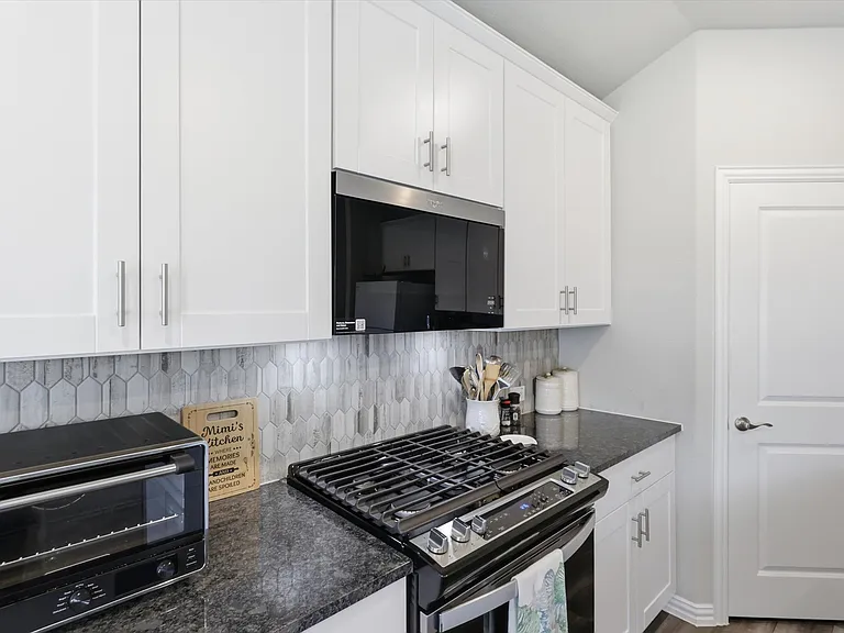 410 Dempsey Dr — Photo 5