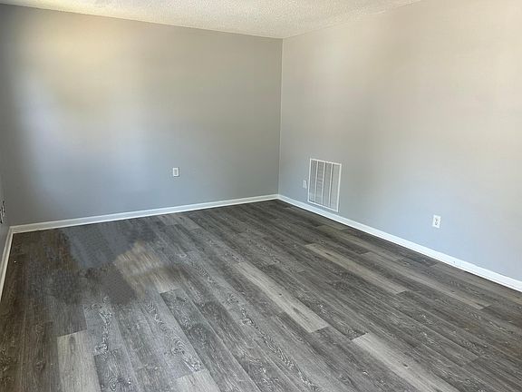 2nd image of 2150 Kimball Cir