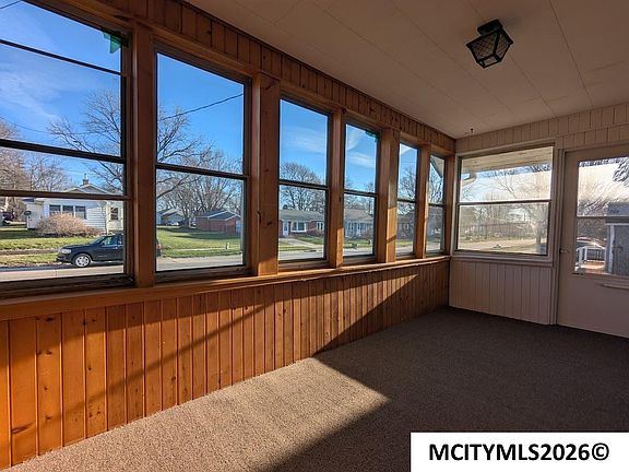 3rd image of 321 21st St SE