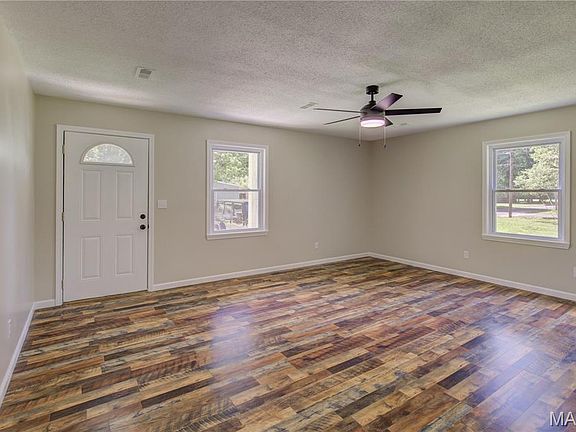 4th image of 308 Folk St