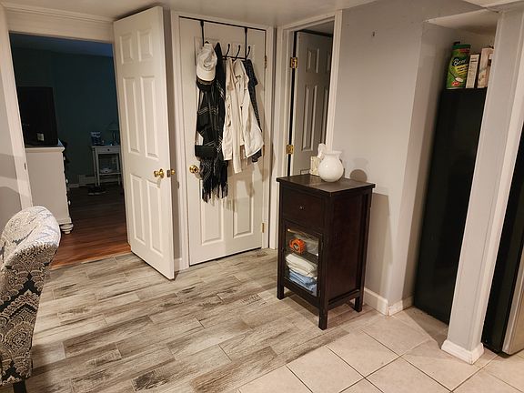 5th image of 40 Roseville Ave #C