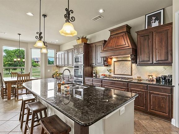 5th image of 9421 Blanco Dr