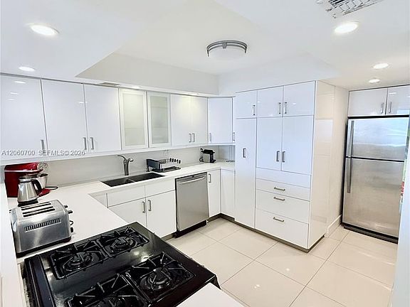 4th image of 3140 S Ocean Dr APT 310