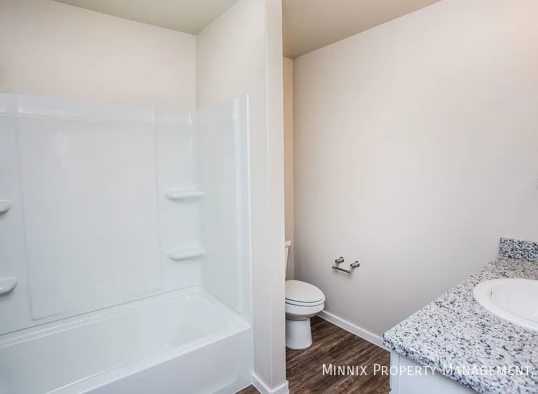 2027 Kenwood Ave — Photo 14