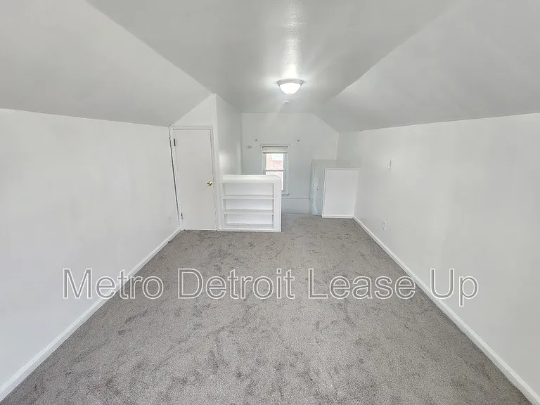 19455 Avon Ave — Photo 8