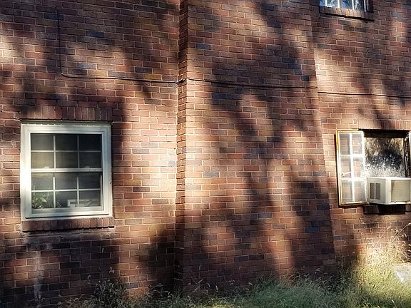 3rd image of 3607 Winthrop Ave