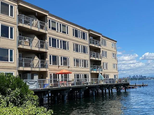 334 Lakeside Ave S — Photo 6