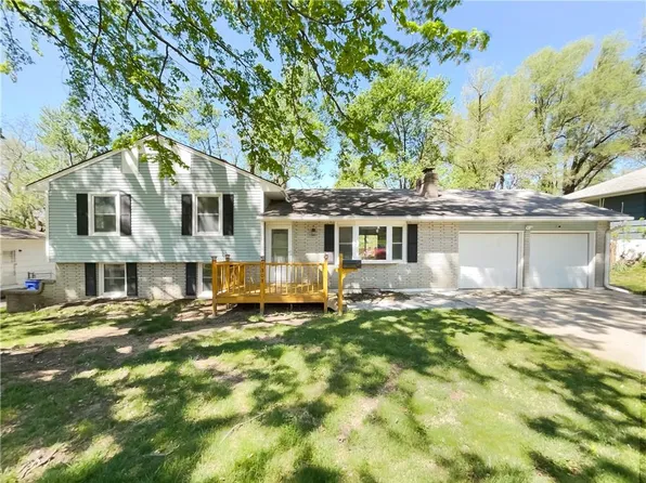 7808 Crescent Ave, Raytown, MO 64138