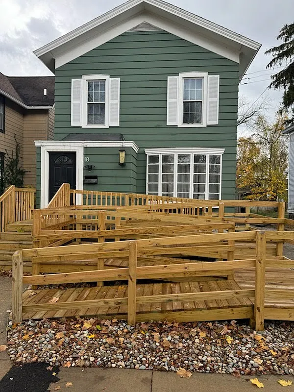 3 bed, 1400 sqft, $1,500 — Photo 2
