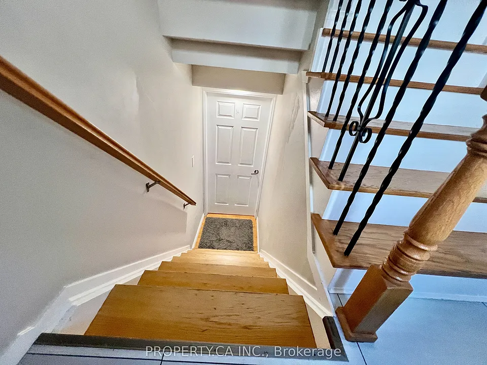 205 Talbot Cres #LOWER