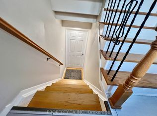 205 Talbot Cres, Newmarket, ON L3Y 1A4