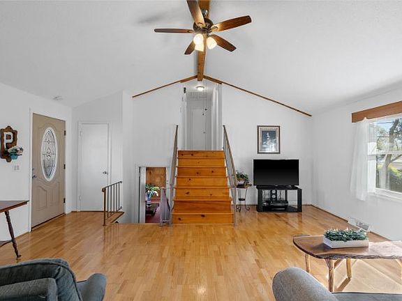 3rd image of 505 Sellwood Cir
