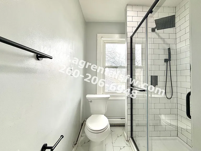 1829 Broadway — Photo 10