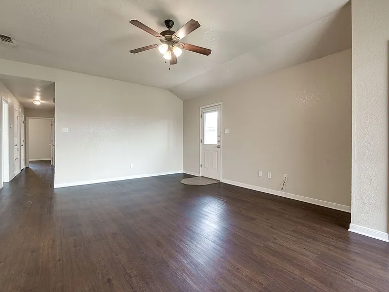 3606 Dustin Ct — Photo 2