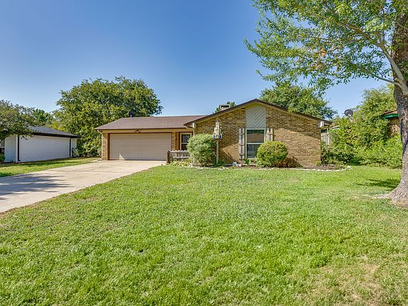 4th image of 741 NW James Cir