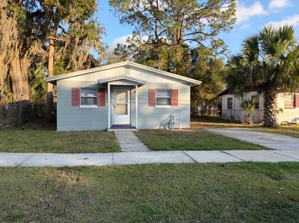 111 S 15th St, Palatka, FL 32177