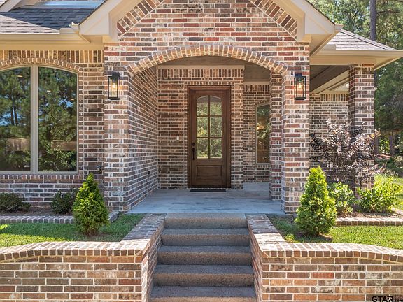 4th image of 1113 Gardenwood Dr